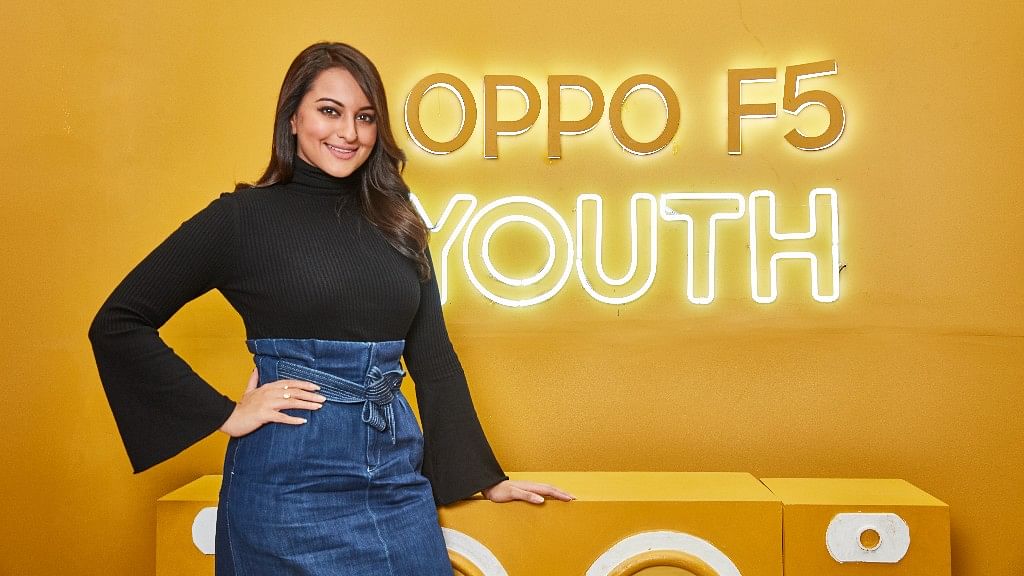 Sonakshi Sinha is all smiles at the OPPO F5 Youth Selfie Cafe.