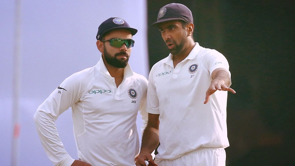 Virat Kohli and Ravichandran Ashwin discuss a strategy during a Test match.