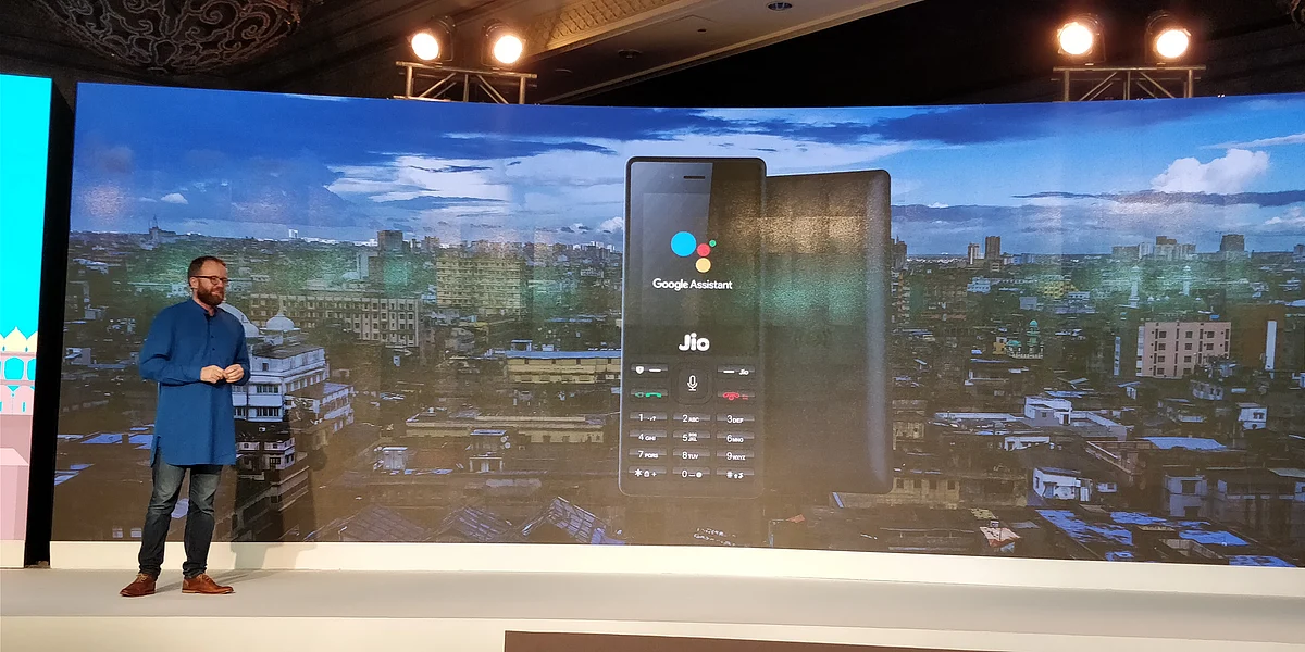 Gummi Hafsteinsson talking up Assistant on JioPhone.