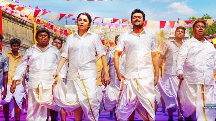 ‘Thaanaa Serndha Koottam’ is entertaining, interesting and a laugh riot. 