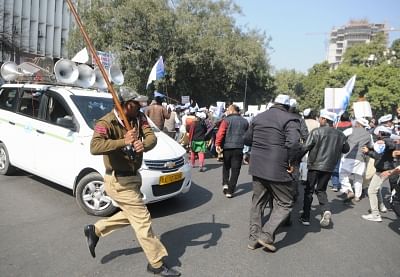Protesting AAP leaders detained