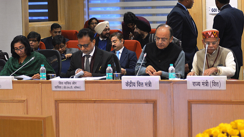 Finance Minister Arun Jaitley (Center) chairs the pre-budget meet in Delhi.&nbsp;