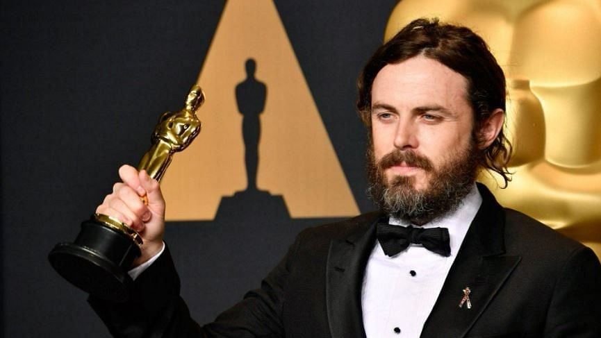 Casey Affleck withdraws from presenting the Best Actress Awards in Oscars 2018.