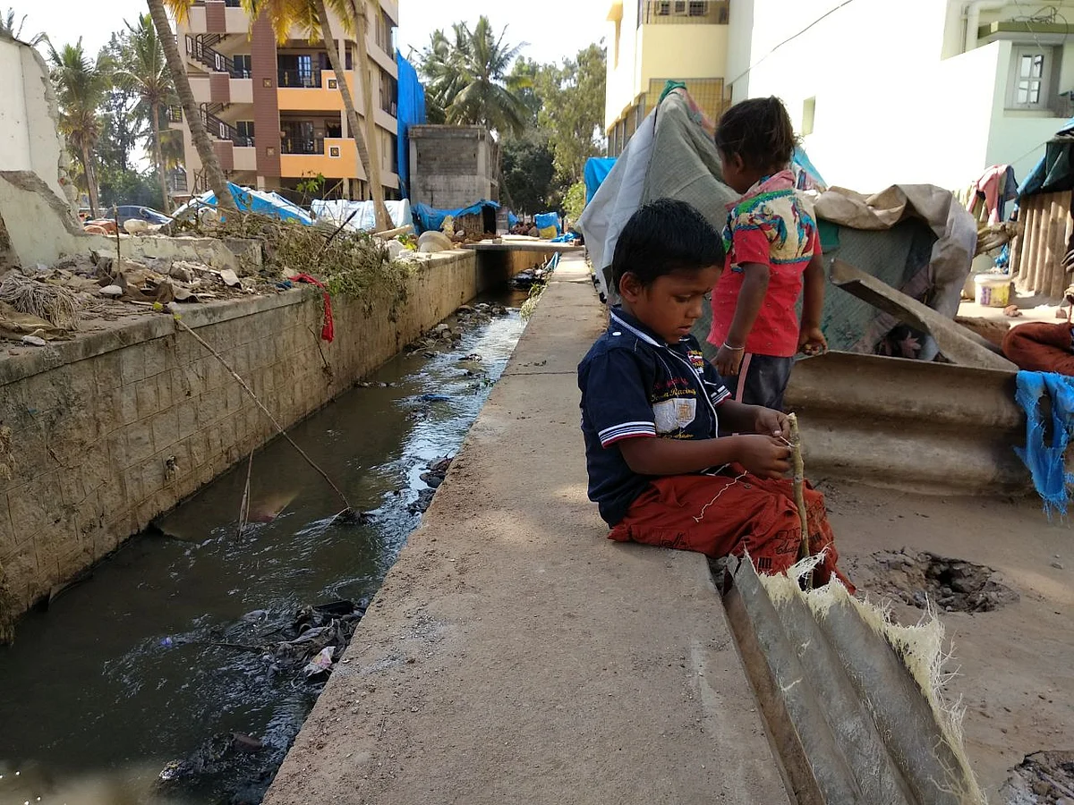 <span style="white-space: pre-wrap; background-color: rgb(255, 255, 255);">The open drain in the area is of grave danger to all the people who live on make-shift settlements beside it, especially the children.</span>