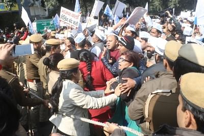 Protesting AAP leaders detained