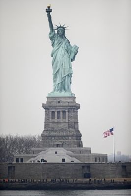 NEW YORK, Jan. 22, 2018 (Xinhua) -- Photo taken on Jan. 22, 2018 shows the Statue of Liberty on Liberty Island in New York, the United States. New York City