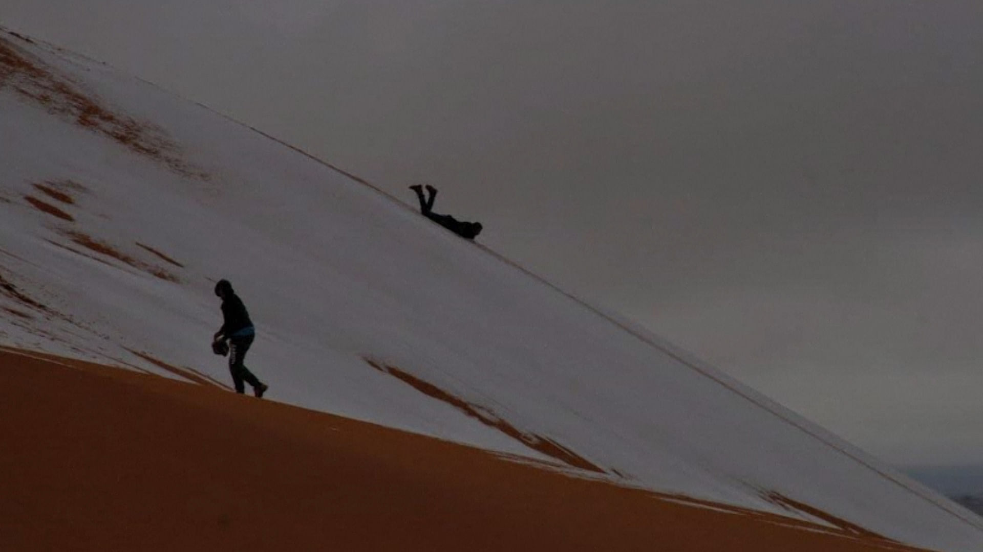 Locals made the most of this opportunity, of playing in snow in middle of a desert.