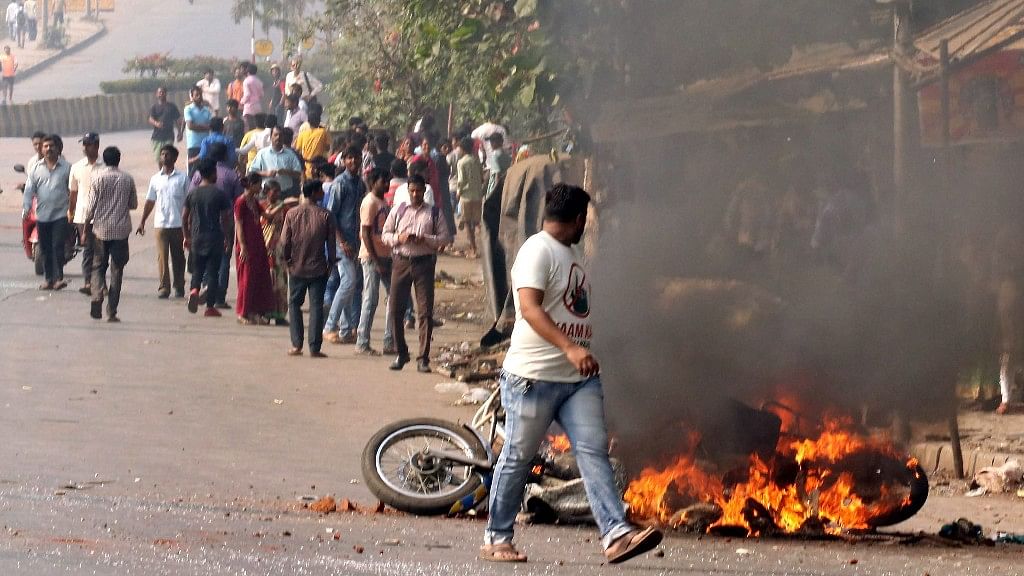 A bike set ablaze by protestors in Vikroli, Mumbai on 3 January 2018.&nbsp;
