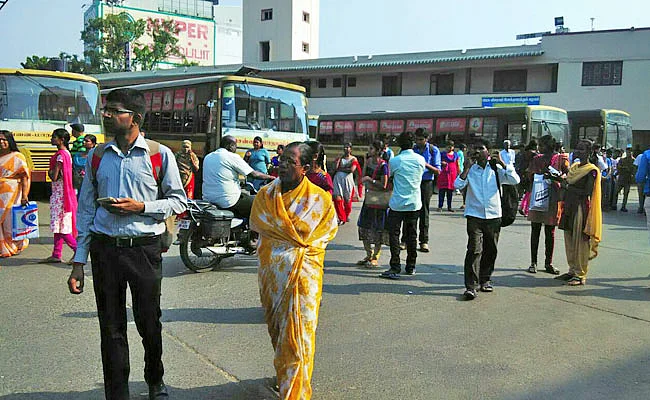 As auto rickshaws began charging exorbitantly, many had to resort to switching 2 or 3 share-autos to reach their destination.