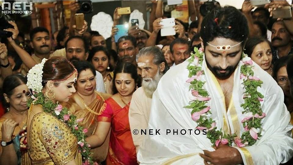 Actor Bhavana gets married to Kannada producer Naveen.