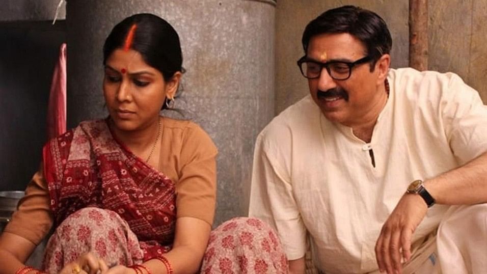Mohalla Assi Trailer: Expletives, Varanasi, Sunny Deol & More