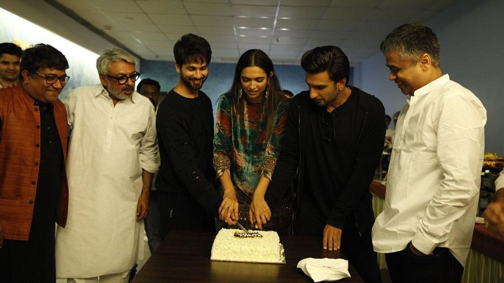 Team <i>Padmaavat</i> cuts a cake after joining the Rs 100 crore club.&nbsp;