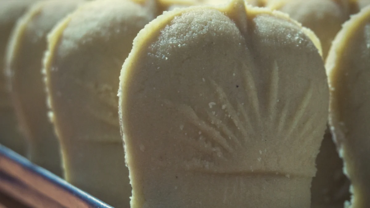 No visit to Chandannagore is complete without trying out the jolbhora sandesh.