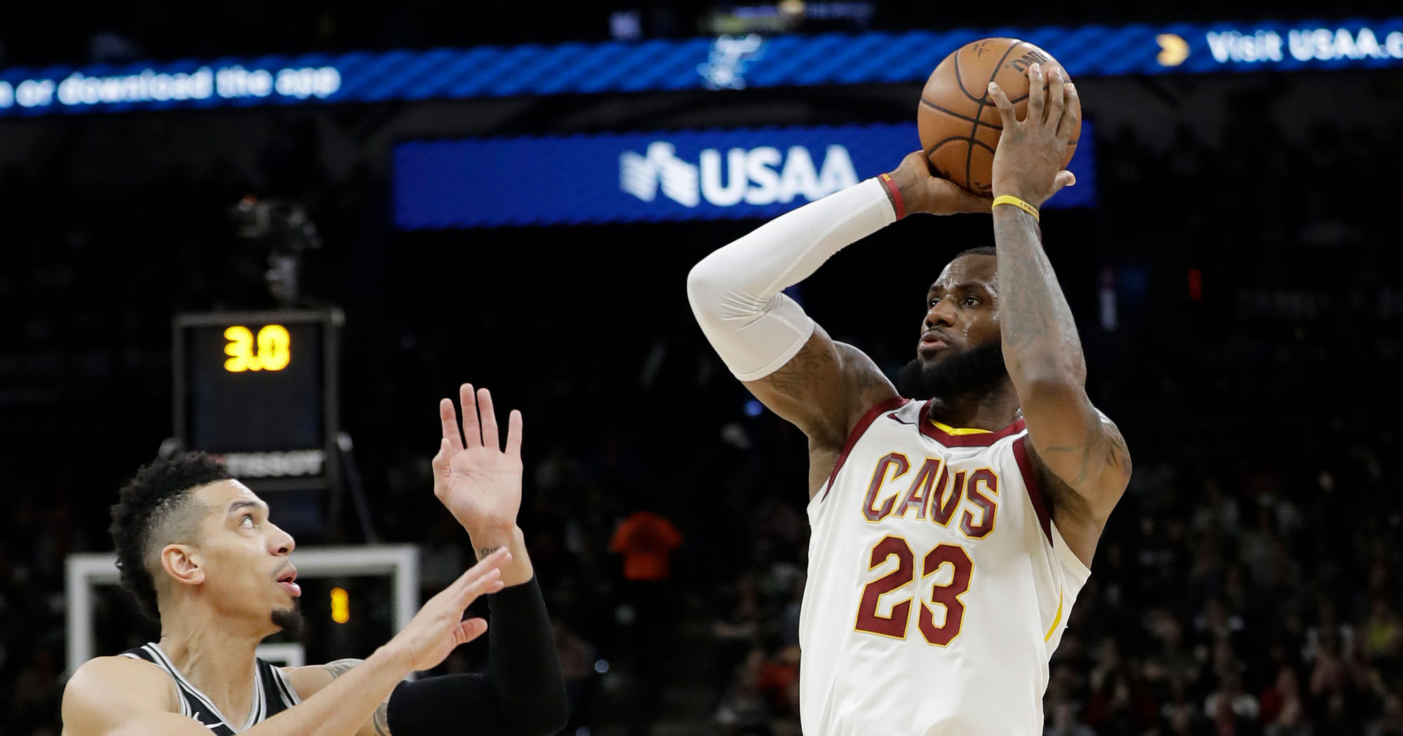 Who hit 30,000 points faster: LeBron James or Kareem Abdul-Jabbar