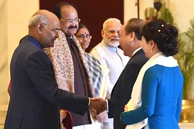 New Delhi: President Ram Nath Kovind with Vietnamese Prime Minister Nguyen Xuan Phuc during a ceremonial reception at Rashtrapati Bhavan in New Delhi on Jan 25, 2018. (Photo: IANS/RB)