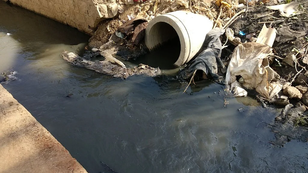 <span style="white-space: pre-wrap; background-color: rgb(255, 255, 255);">Tanushri is not the first kid to have fallen into the drain. Many other children in the locality have slipped into it previously.</span>