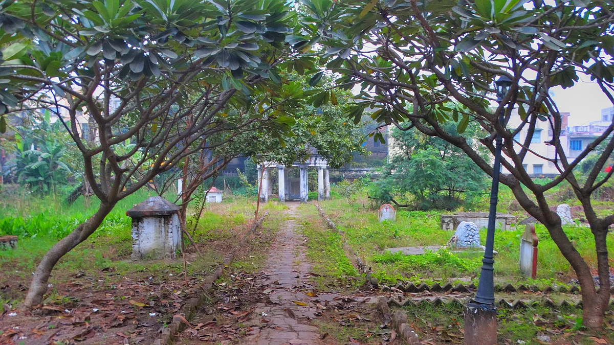 A Dutch cemetery is all that remains in Chuchura.