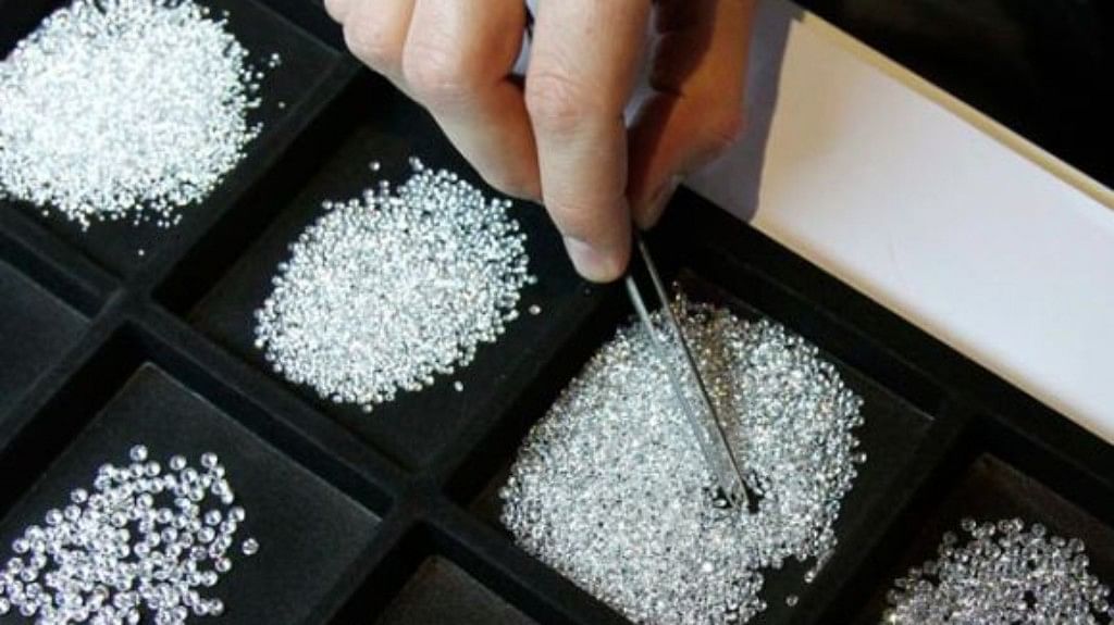 Banking fraud, under the table commissions, inflated LoUs and black money – how diamond traders tap into the market.