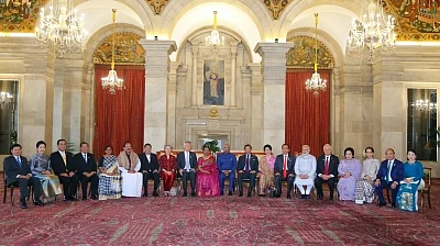 New Delhi: President Ram Nath Kovind, Vice President M. Venkaiah Naidu and Prime Minister Narendra Modi with ASEAN Heads of State/Government at Rashtrapati Bhawan in New Delhi on Jan 25, 2018. (Photo: IANS/MEA)