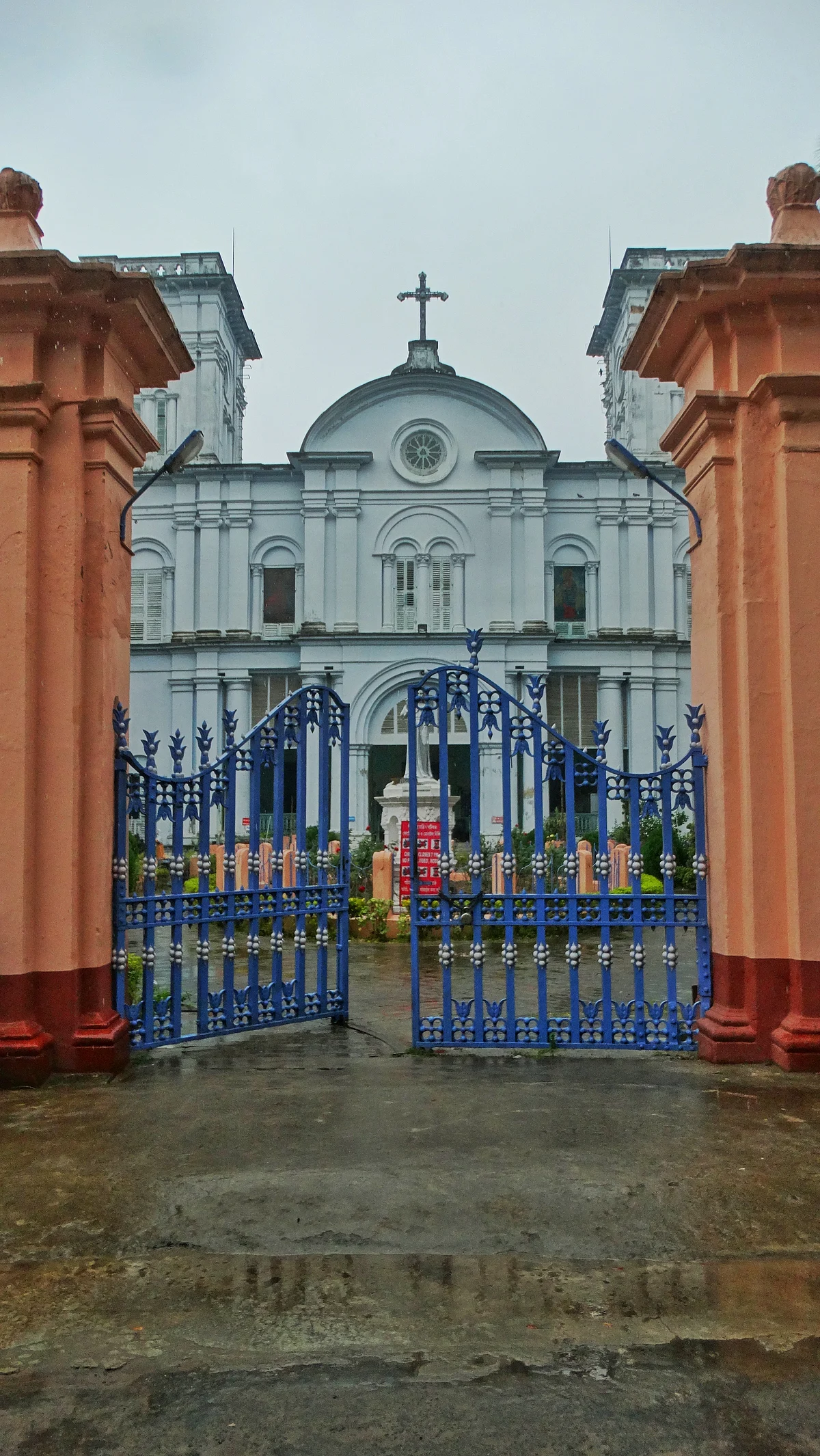 The Portuguese established the Bandel Church in 1599.