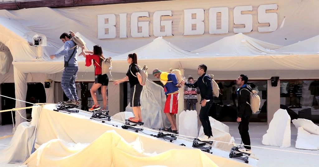 Bigg Boss 11 Ep 68 Celebs Vs Commoners In The Race To The Top