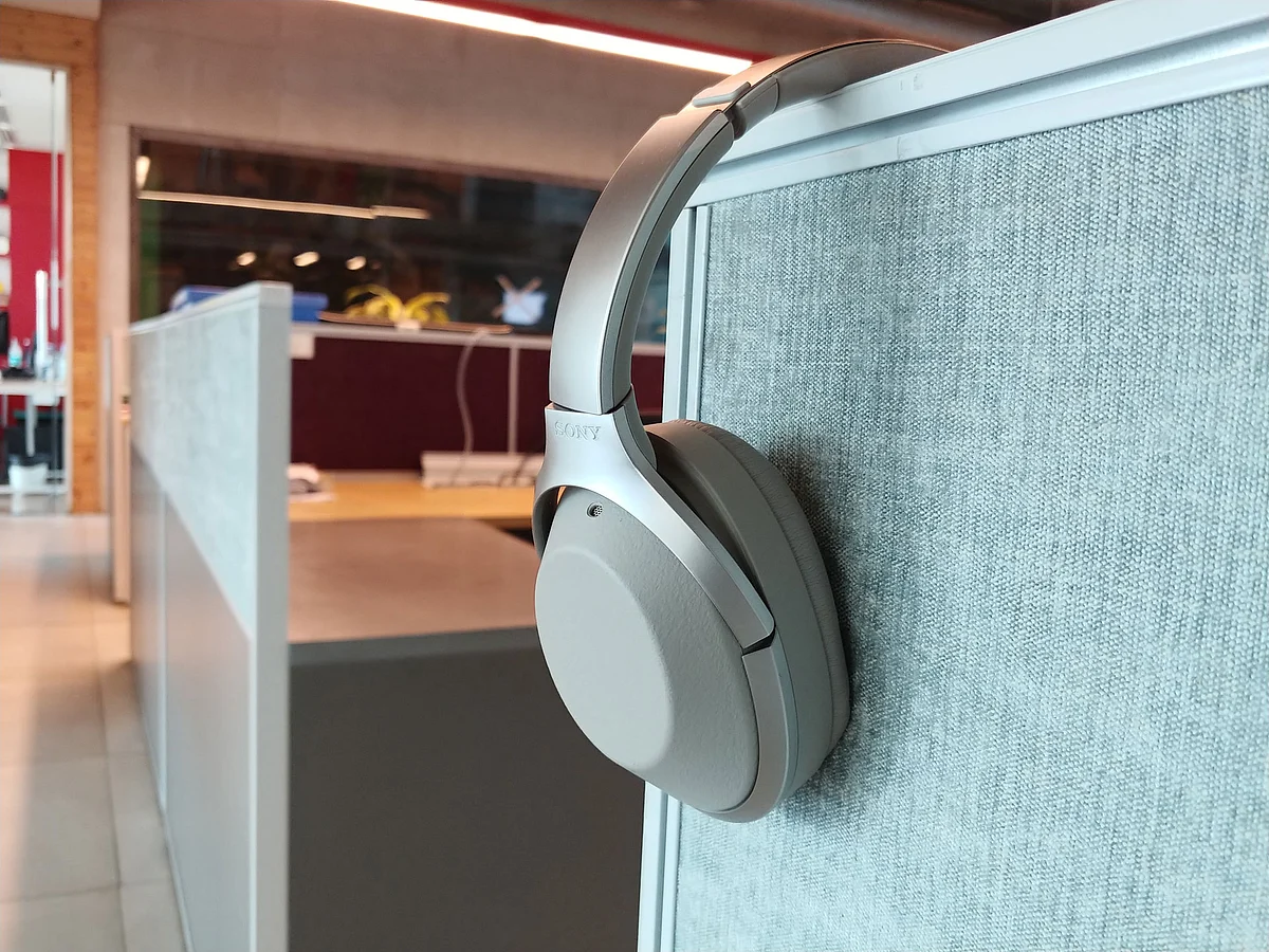 The WH-1000MX2 comes with active noise cancellation