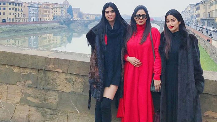 <div class="paragraphs"><p>Sridevi with her daughters, Janhvi and Khushi Kapoor</p></div>