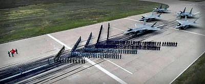 BEIJING, Feb. 10, 2018 (Xinhua) -- An undated file photo shows pilots of J-16 and J-20 fighters taking an oath together. China