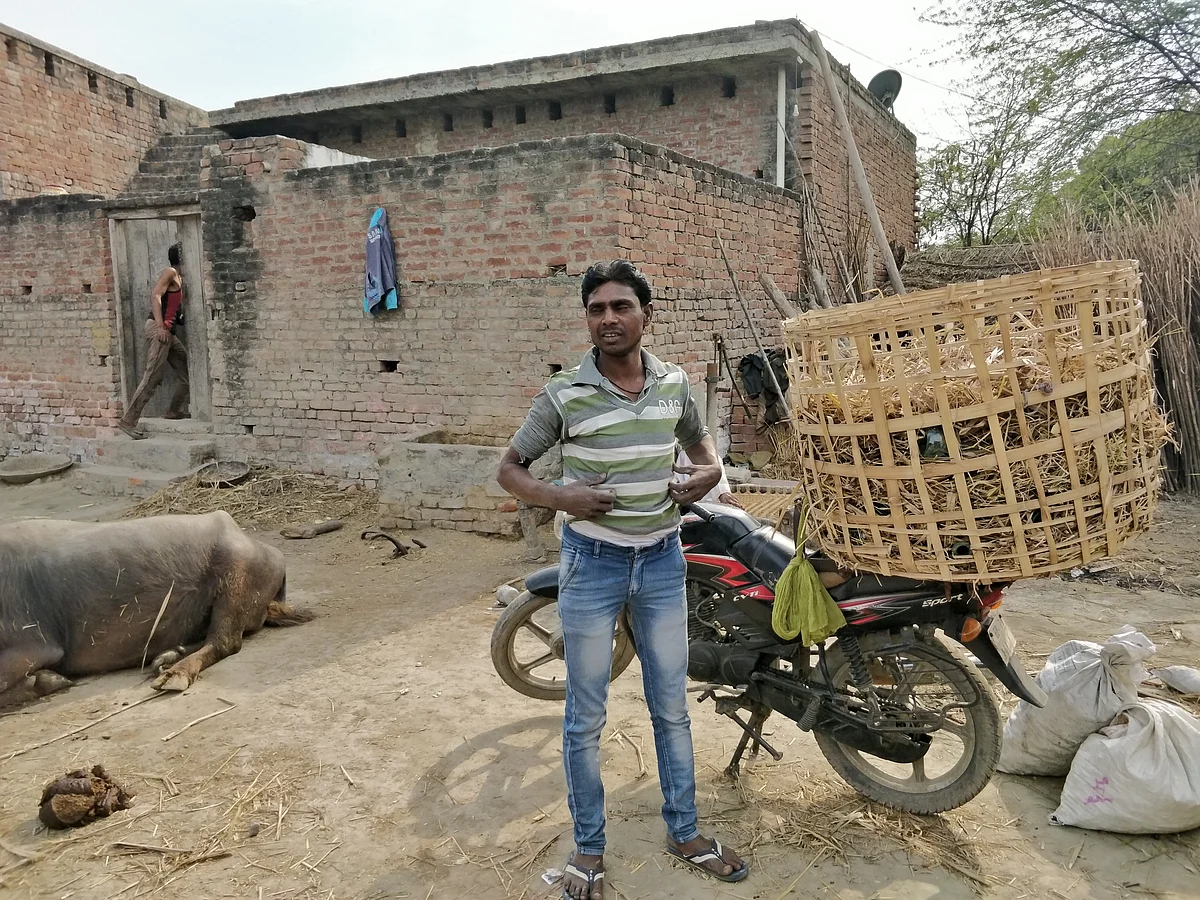 Mohammad Suleiman is almost ready to leave Kadarbadi village with a shipment of 210 Gangajalis for Soron.