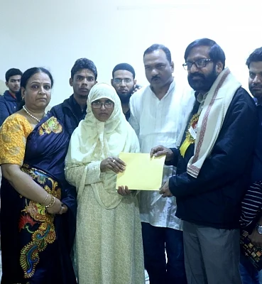 Sahitya Akademi Award winner Malayalam novelist and short story writer KP Ramanunni contributes his award prize money to Mother of teenager Junaid Khan, who was stabbed to death in a Mathura-bound train.