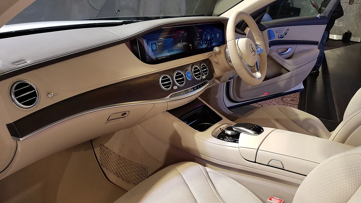 The instrument panel of the S-Class consists of a dual LCD screen that can be customised.