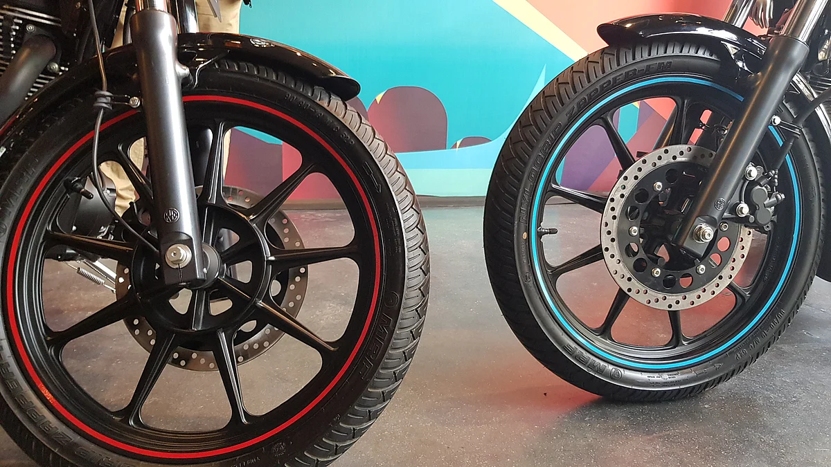 Tubeless tyres and disc brakes on both sides for the Thunderbird X.