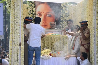 Mumbai: Producer Boney Kapoor accompany the body of late actress Sridevi to the Vile Parle Seva Samaj Crematorium and Hindu Cemetery for cremation in Mumbai on Feb 28, 2018. (Photo: IANS)