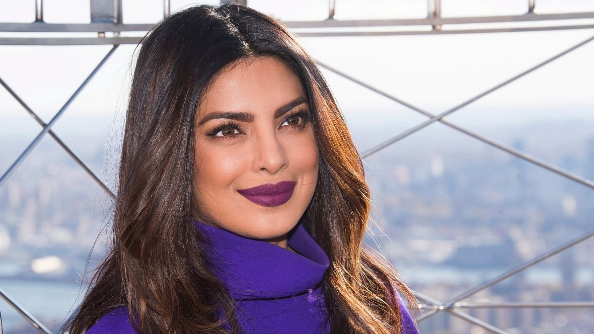 Priyanka Chopra apologises for the <i>Quantico</i> episode showing Indians in a bad light.