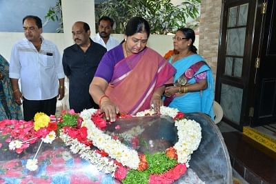 Hyderabad: Actors pay Tribute to Comedian actor Gundu Hanumantha Rao, telugu actor Gundu Hanmantha Rao who passed away at the age of 61 at his residence in Hyderabad on Feb 19, 2018.