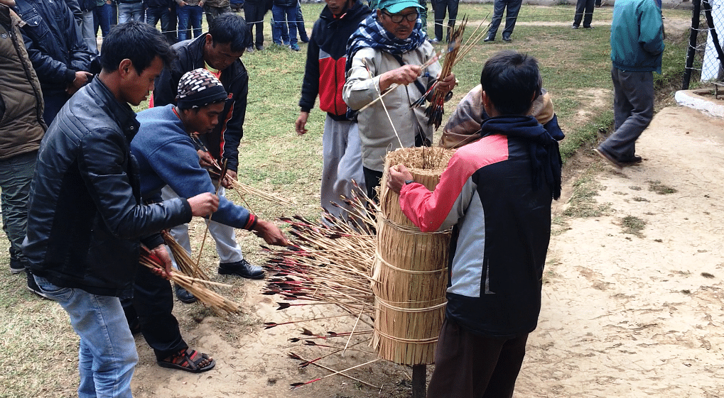 The arrows being taken out from the target to be counted.&nbsp;