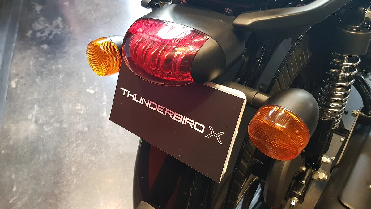 The tail lamp becomes prominent at the back. 