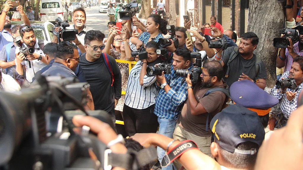 Karan Johar also came to support the Kapoor family.