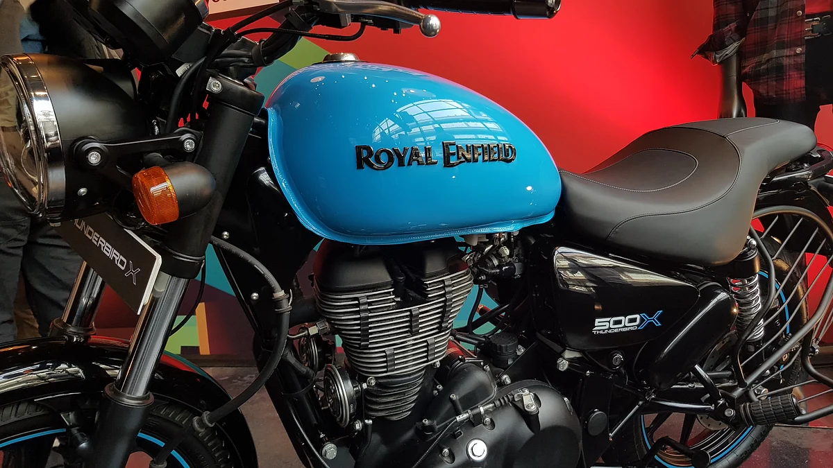 Twenty-litre sculpted fuel tank on both the variants of Thunderbird X. 