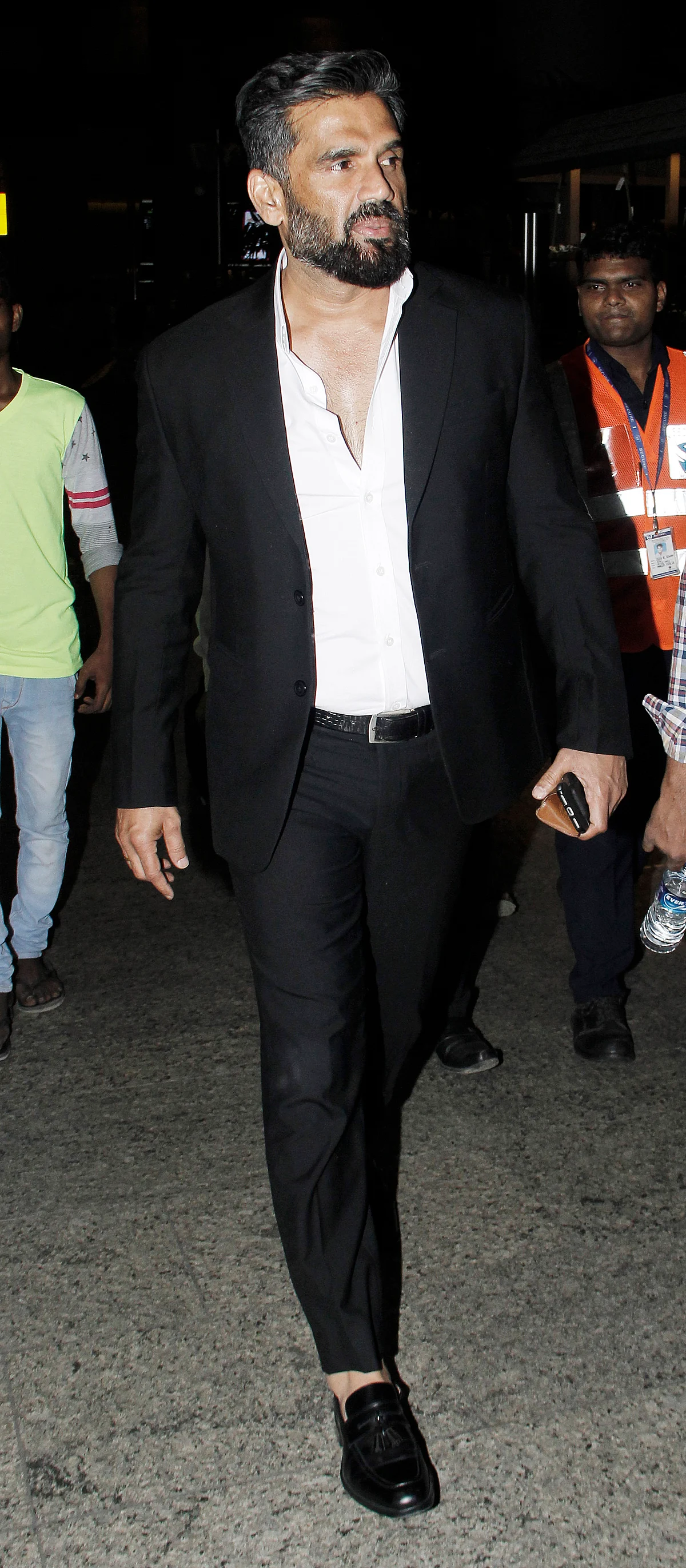 Sunil Shetty in his airport look.