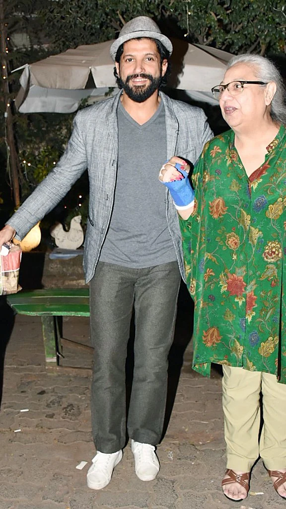 Farhan Akhtar spotted with mommy darling Honey Irani for a dinner date.