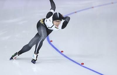 Kodaira breaks Olympic record to win women's 500m speed skating