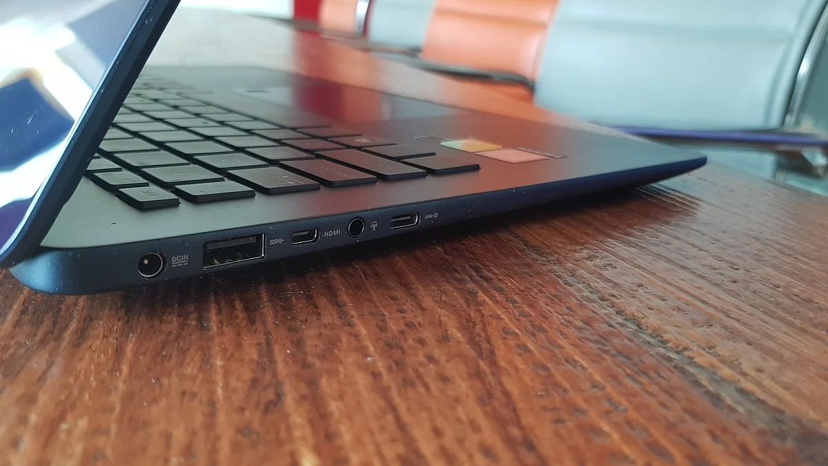 USB Type C port on a Windows 10 laptop. 