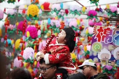 NANJING, Feb. 16, 2018 (Xinhua) -- A child plays at the Confucius Temple in Nanjing, east China