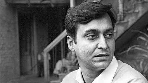 Soumitra Chatterjee on the sets of a film.&nbsp;