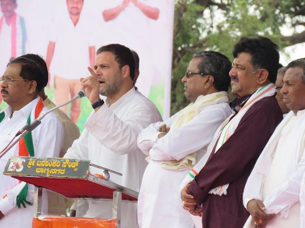 Siddaramaiah along with Rahul Gandhi during the North Karnataka rally. 