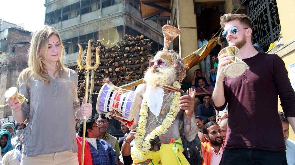 Holi celebrations on Manikarnika ghat.