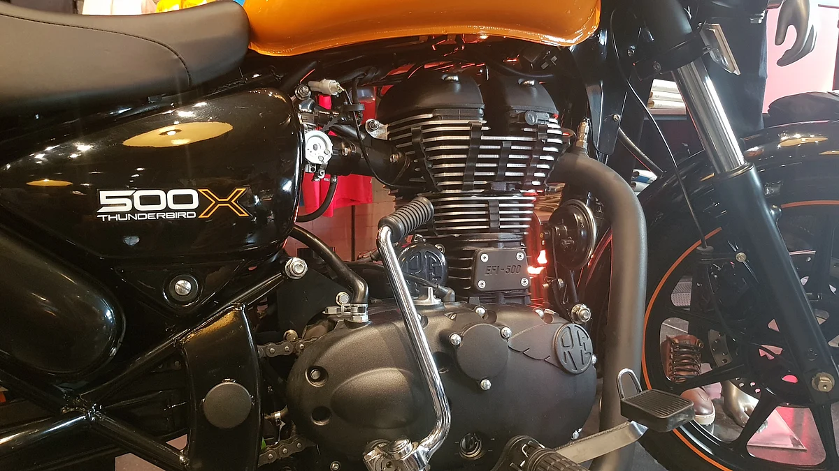Same 350 and 500cc engines from the standard Thunderbird for these two. 