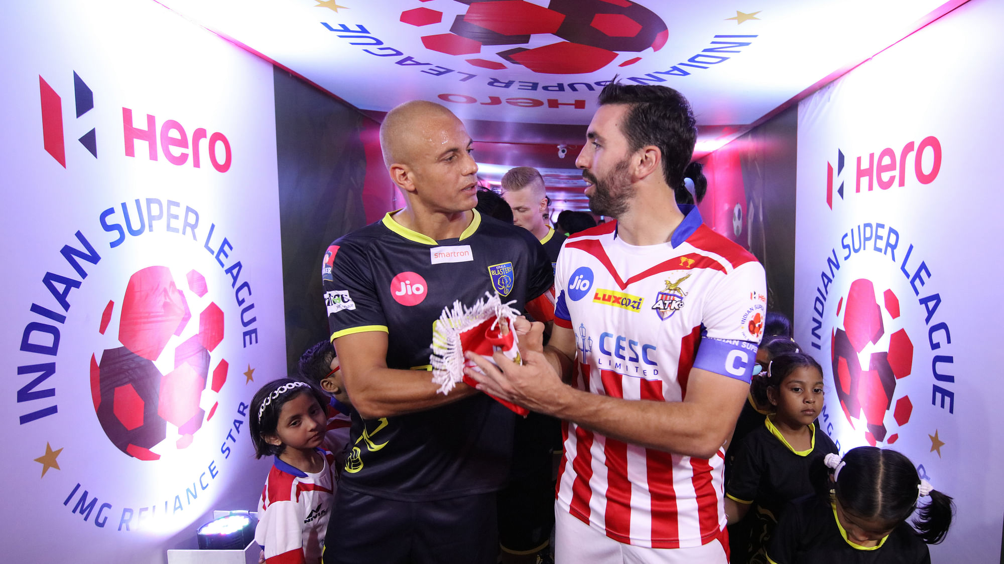 Jordi Figueras Montel of ATK and Wes Brown of Kerala Blasters FC shaking hands at tunnel during match 67 of the Hero Indian Super League between ATK and Kerala Blasters FC  held at the Vivekananda Yuba Bharati Krirangan Stadium, Kolkata, India on the 8th February  2018&nbsp;