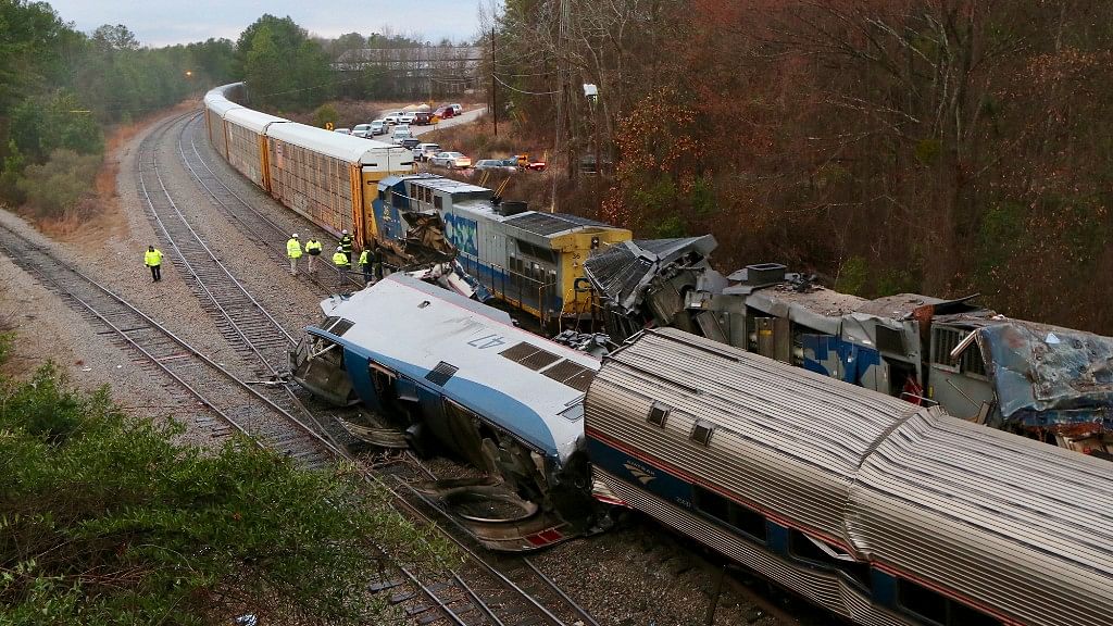 South Carolina Train Crash Leaves At Least 2 Dead, Over 100 Hurt